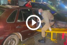 video:-carros-batem-de-frente-e-acidente-deixa-duas-pessoas-feridas-em-joinville