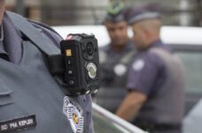 cameras-corporais-em-policiais-militares-e-civis-devem-ser-instaladas-em-seis-meses-no-rio-grande-do-sul