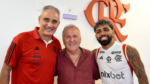 zico-recepciona-de-la-cruz-em-chegada-ao-ct-do-flamengo;-veja