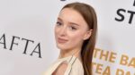 phoebe-dynevor-diz-que-saira-de-“bridgerton”-e-abandona-grupo-de-whatsapp