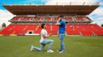 jogador-pede-namorado-em-casamento-em-estadio-na-australia;-veja-fotos