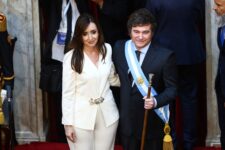 vice-presidente-da-argentina-marca-para-esta-quinta-votacao-de-‘decretaco’-no-senado-sem-combinar-com-milei,-que-teme-derrota-e-reage:-‘agenda-propria’