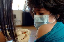 ‘aluno-imunizado’:-campanha-leva-vacinas-para-criancas-e-adolescentes-em-escolas-publicas-de-ms